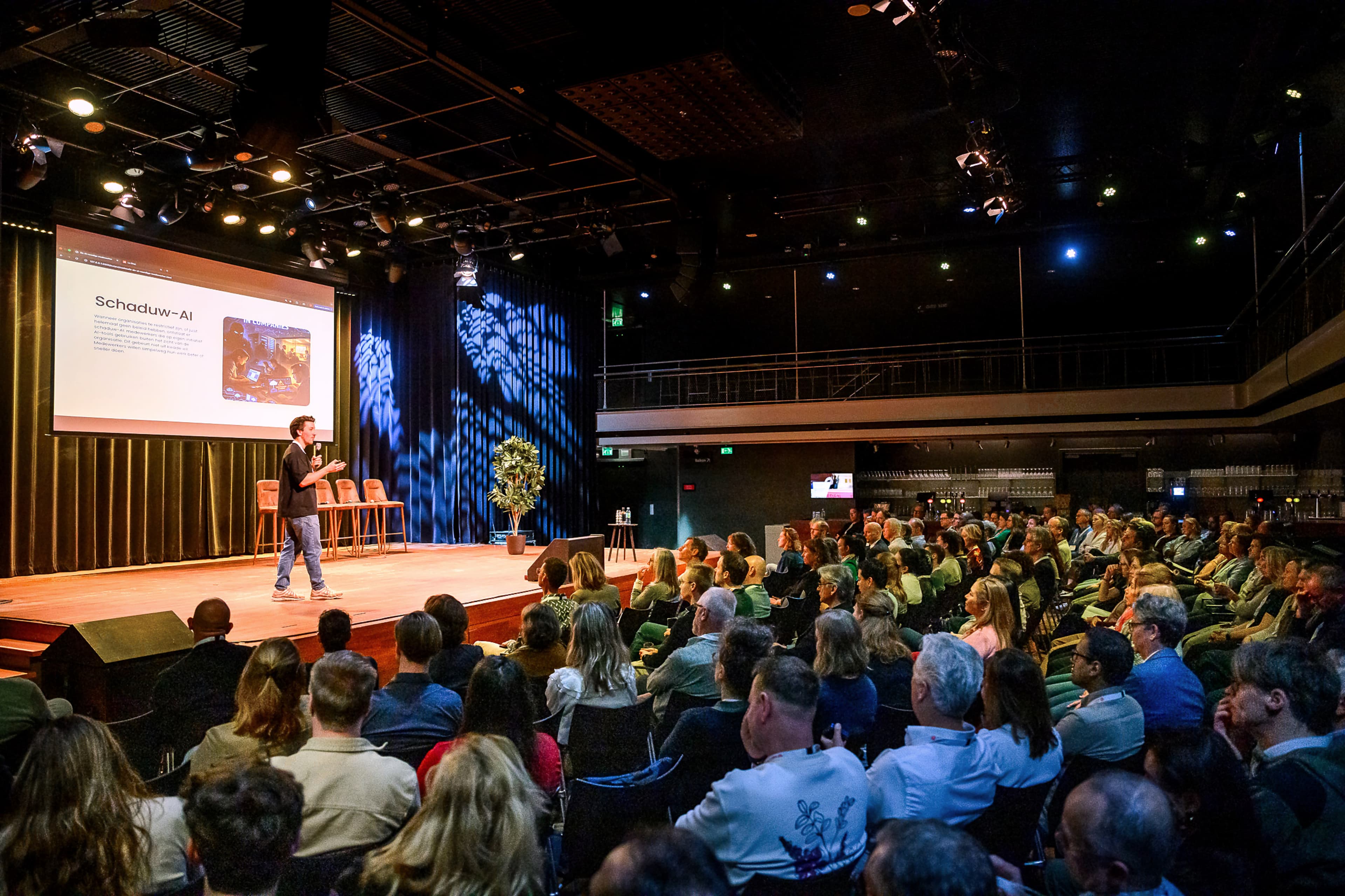 Keynote over AI-adoptie voor een zaal met professionals